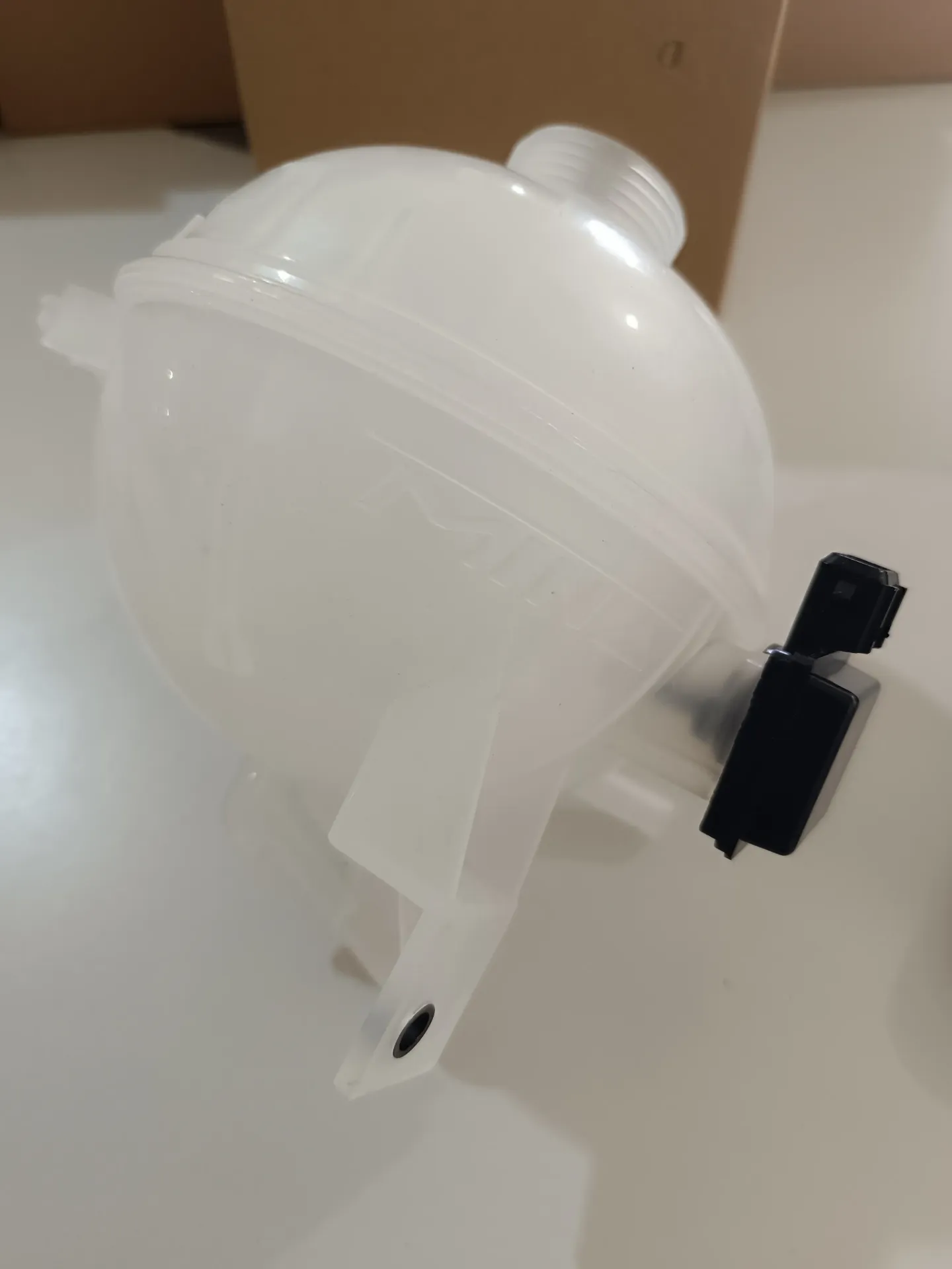 قنينة ماء مع فيشة Coolant Expansion Tank Peugeot 307 1.4 1.6 2.0 16V (00-09)