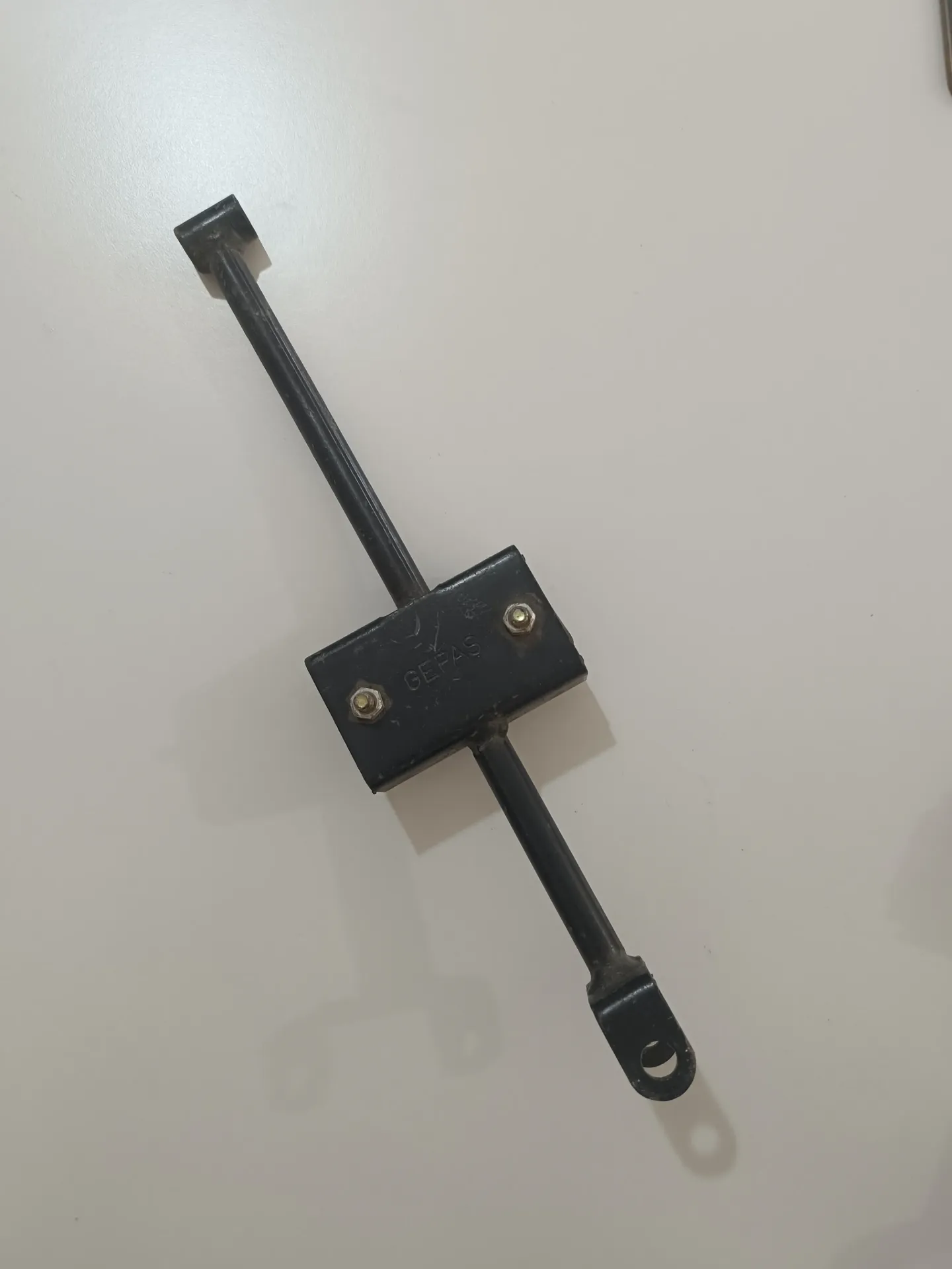 [7703001189] شداد مسكة فيتاس قصير Short Gearbox Linkage Rod Support Renault 12